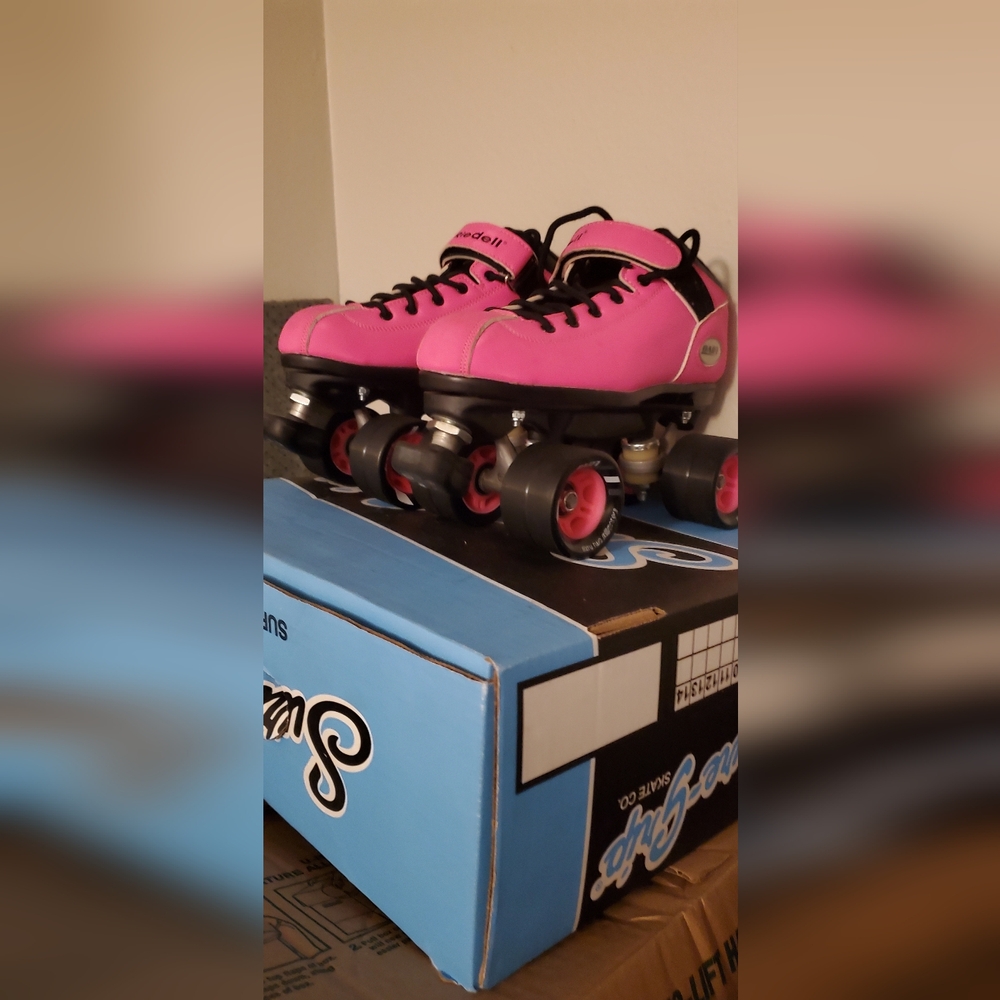 Riedell Black/Pink Roller Skates Women's Size 6 - Picture 2 of 6